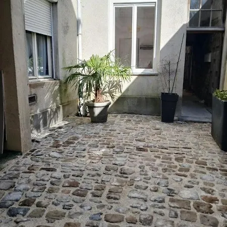 T3 Centre 1er Etage Appartement *